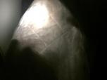SI à tout moment, vous entendez votre porte s'ouvrir en grinçant, allez au lit et cachez-vous sous les couvertures.