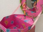 Pour ce qui est de la ballerine rose, elle l’offrit à sa nièce de deux ans qui fut très contente que de recevoir ce beau présent.