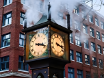 Des quartiers comme Gastown, avec ses rues pavées et son architecture victorienne, respirent le charme et l'histoire.