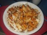 Le plat de poutine maison :  La poutine, ce plat emblématique québécois, nous montre un côté plus simple et authentique de toi. Un amoureux des plaisirs simples, tu sais que le bonheur peut se trouver dans un plat réconfortant partagé entre amis ou en famille. Ta capacité à savourer chaque instant, que ce soit un repas sophistiqué ou une simple poutine, fait de toi quelqu’un de profondément ancré dans le réel.