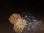 Que ce soit la première fois ou la vingtième, l’émerveillement est toujours au rendez-vous, rappelant à tous pourquoi les feux d’artifice occupent une place si spéciale dans nos cœurs et nos traditions festives. 