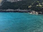 Dès notre arrivée, nous avons pris possession de notre Airbnb qui offrait une vue spectaculaire sur la mer Méditerranée. 