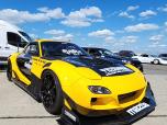 La première voiture que j'ai photographiée est une Mazda RX-7, un modèle emblématique pour les amateurs de sport automobile.