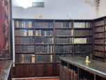  Lucas passa des heures à parcourir la bibliothèque de l'université, à étudier les livres anciens.