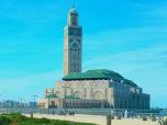 Les mosquées se sont remplies de fidèles et le son de l'adhan - l'appel à la prière - a résonné dans les rues.
