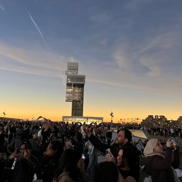 Autour de moi, des larmes de joie coulaient sur les visages des spectateurs, émus par la grandeur de l'univers et la petite place que nous y occupons.