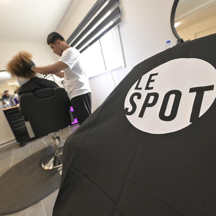 Un salon de barbier communautaire, baptisé le Spot, occupe désormais un local aux habitations Saint-Sulpice.