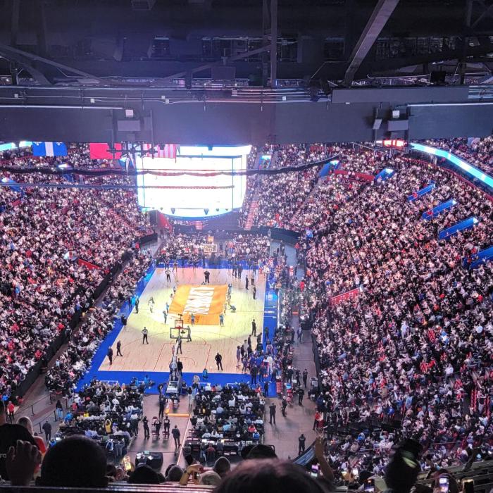 Plusieurs jeunes ont assisté à une partie de la NBA au Centre Bell grâce entre autres au MOUV.