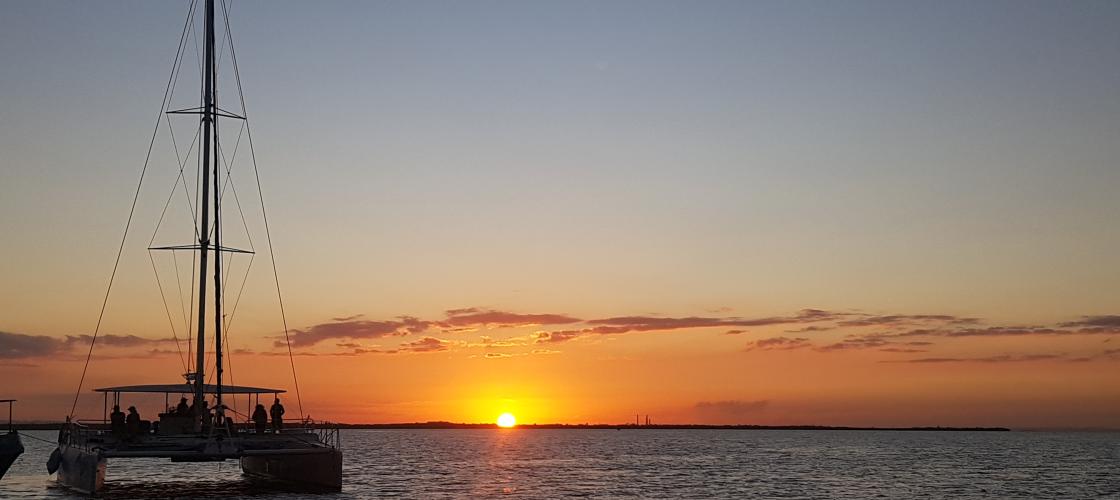 Mai a assisté à des couchers de soleil à couper le souffle et a nagé dans les eaux cristallines des îles tropicales.