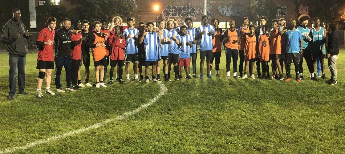 Les jeunes ont proposé d'organiser un évènement de sensibilisation de droits, jumelé à des matchs de soccer. Un beau succès!