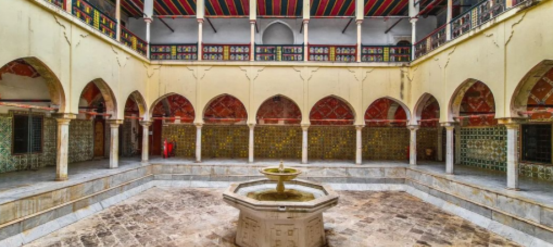 Il y avait un endroit bien particulier au sein de l'université, un lieu que les étudiants affectionnaient particulièrement : la fontaine magique.