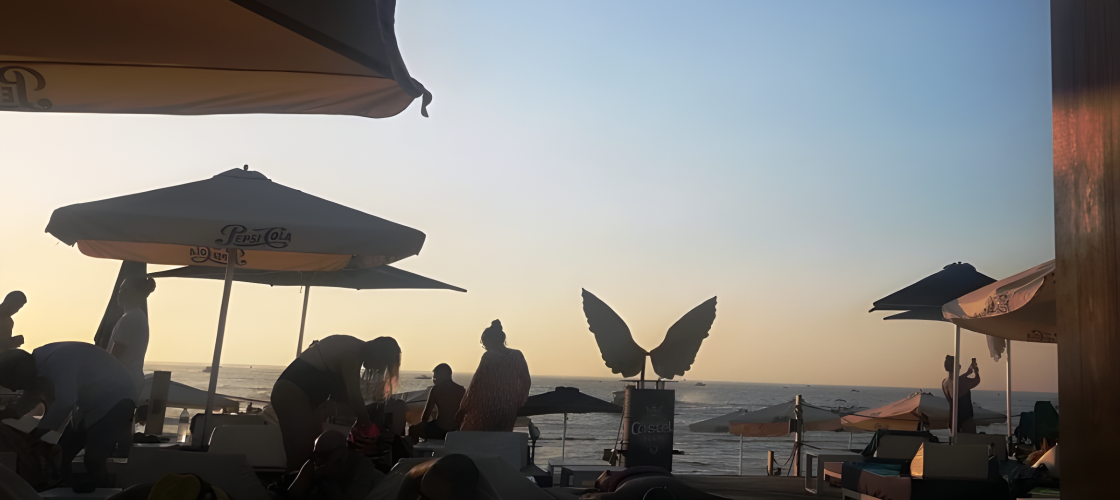 La promesse d'un avenir meilleur réside dans l'anticipation des moments à venir, où le poids des responsabilités est allégé et où l'étreinte chaleureuse du soleil sur ma peau m'attend. La promesse d'un avenir meilleur réside dans l'anticipation des moments à venir, où le poids des responsabilités est allégé et où l'étreinte chaleureuse du soleil sur ma peau m'attend.