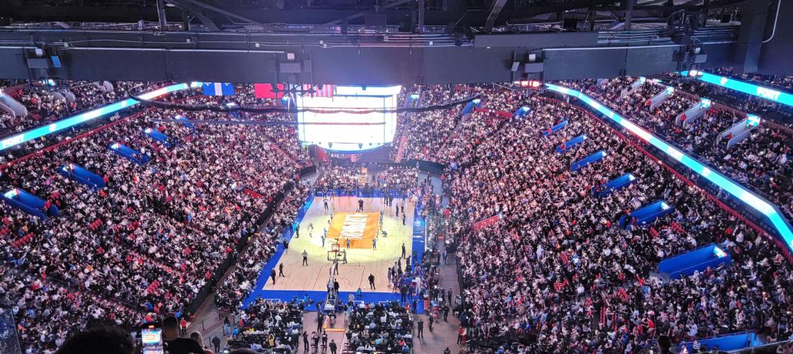 Plusieurs jeunes ont assisté à une partie de la NBA au Centre Bell grâce entre autres au MOUV. Plusieurs jeunes ont assisté à une partie de la NBA au Centre Bell grâce entre autres au MOUV.