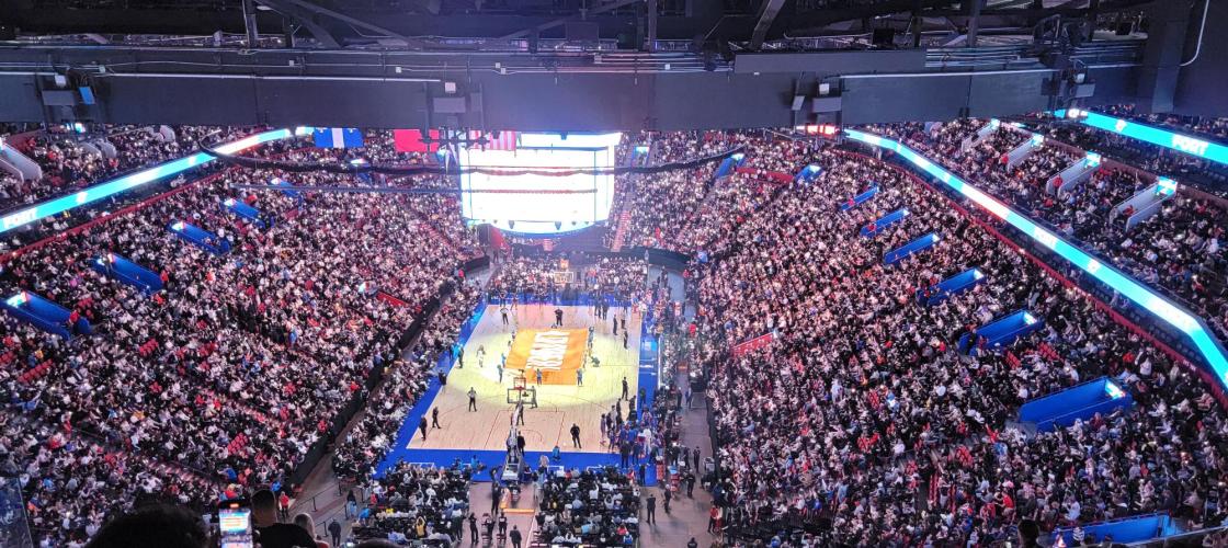 Plusieurs jeunes ont assisté à une partie de la NBA au Centre Bell grâce entre autres au MOUV.